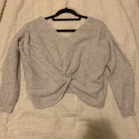 Twist back cropped sweater - Picture 2 of 3
